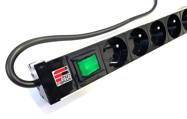 FIBRAIN • PDU-5BL • Napájací panel 5x 230V, UNISCHUCO, 1U, 3m, IP20, LED